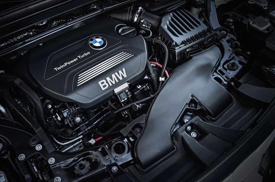 Моторный отсек BMW X1 xDrive20d xLine (F48) 2015 года  (WW) (фото 48 из 59)